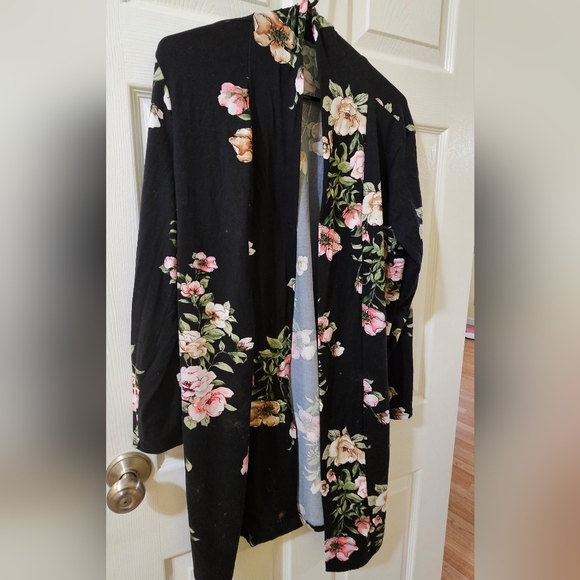 Large Suzy Shier Long Floral Cardigan - Picture 2 of 3